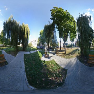 Сквер по улице Щорса. У памятнику Чапаеву. Беларусь. Гродно. Сентябрь 2023.