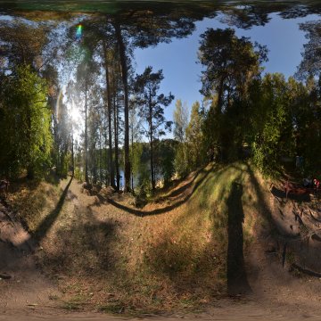 Берег Немана возле пляжа. Лесопарк Пышки. Беларусь. Гродно. Сентябрь 2023.