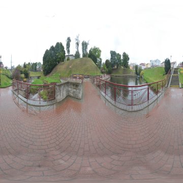 Река Городничанка у скульптуры Лебеди. Гродно. Сквер Швейцарская Долина. Ноябрь 2023.