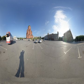 Волгоградская область. Волгоград. Ул. Мира. Собор Александра Невского (вид со стоянки). Июнь 2023